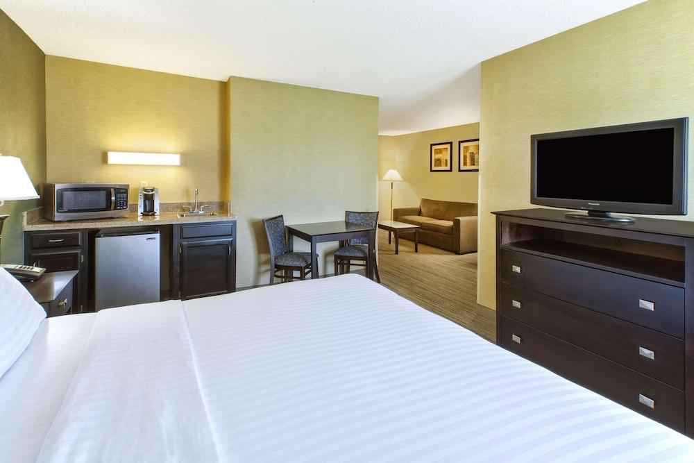 Country Inn & Suites by Radisson, Benton Harbor-St. Joseph, MI photo 6