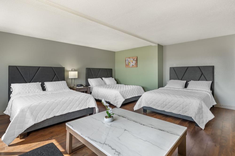 HOTEL FUZION INN & SUITES photo 13