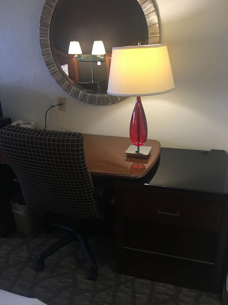 A Victory Hotel - Southfield photo 12