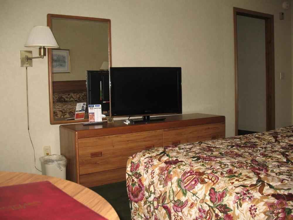 Great Lakes Inn photo 34