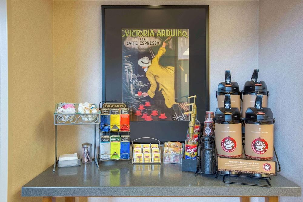 AmericInn by Wyndham Omaha photo 14