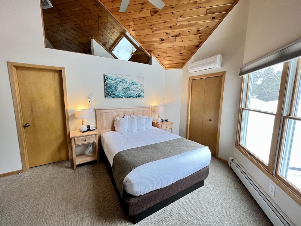 Bluefin Bay on Lake Superior photo 2