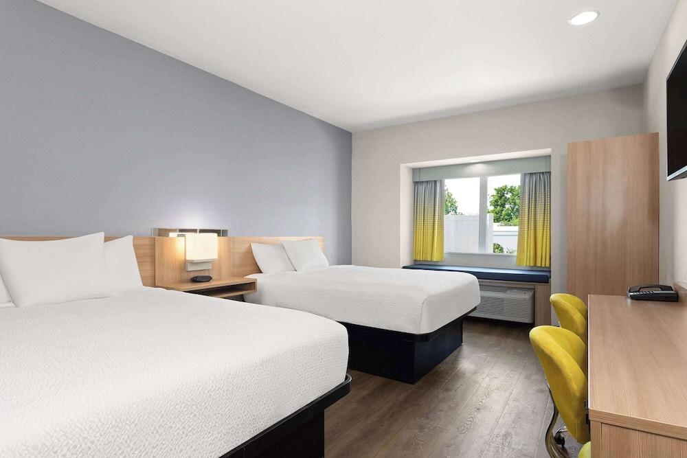 Microtel Inn & Suites by Wyndham Panama City photo 14
