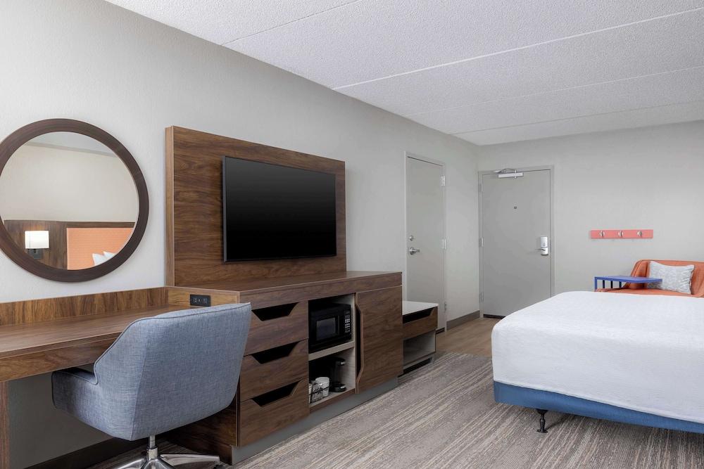 Hampton Inn Louisville-Airport photo 25