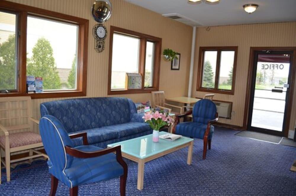 Hyannis Host Inn photo 2