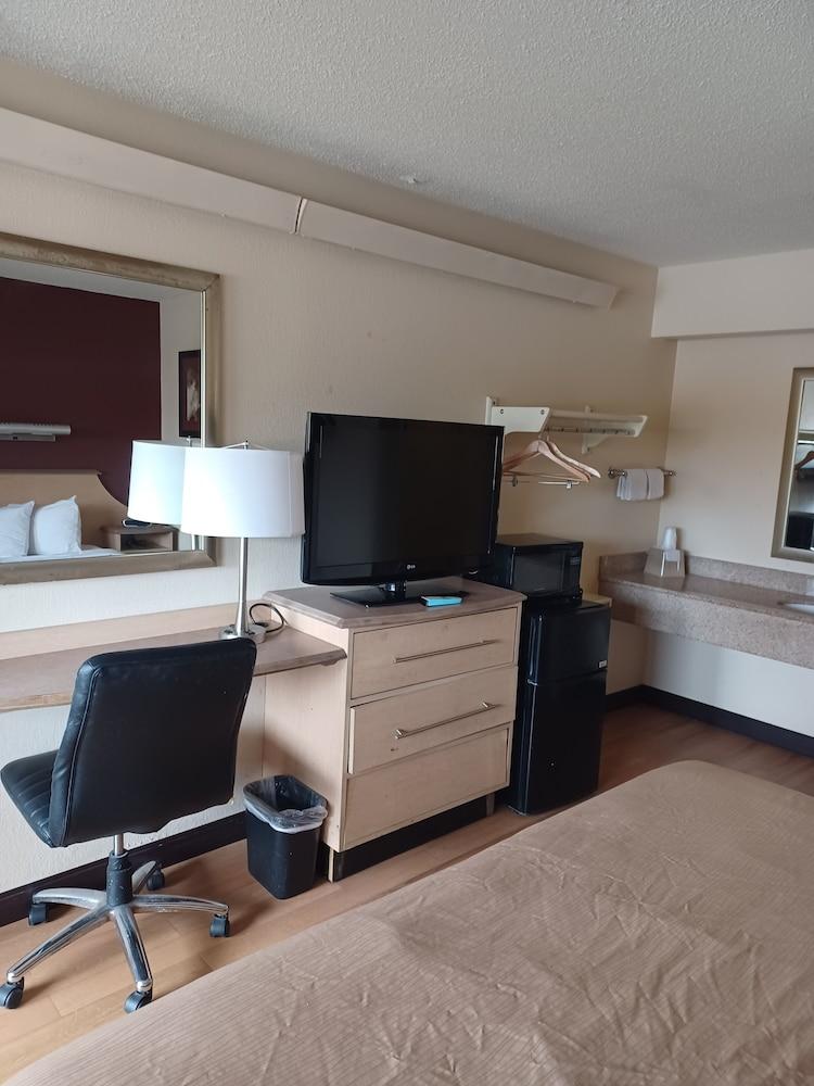 Red Oak Inn Detroit Metro Airport - Belleville photo 8