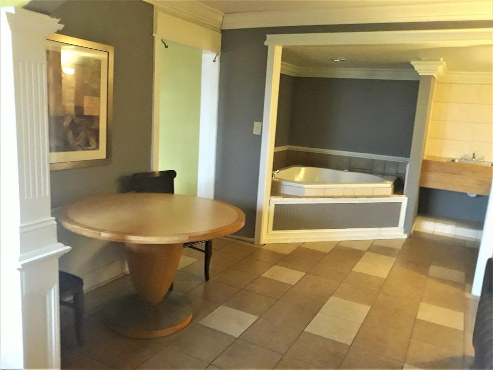 Madison Inn and Suites photo 10