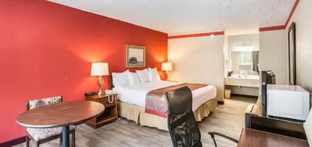 Red Carpet Inn Hazleton photo 9