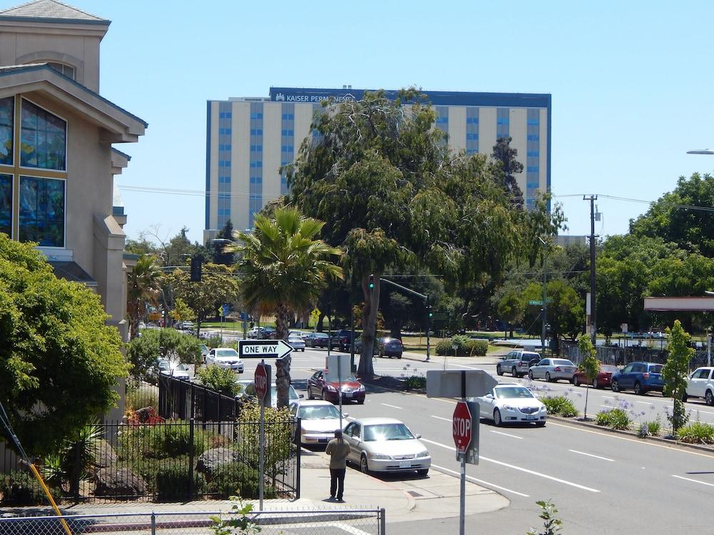 M B Motor Inn photo 19