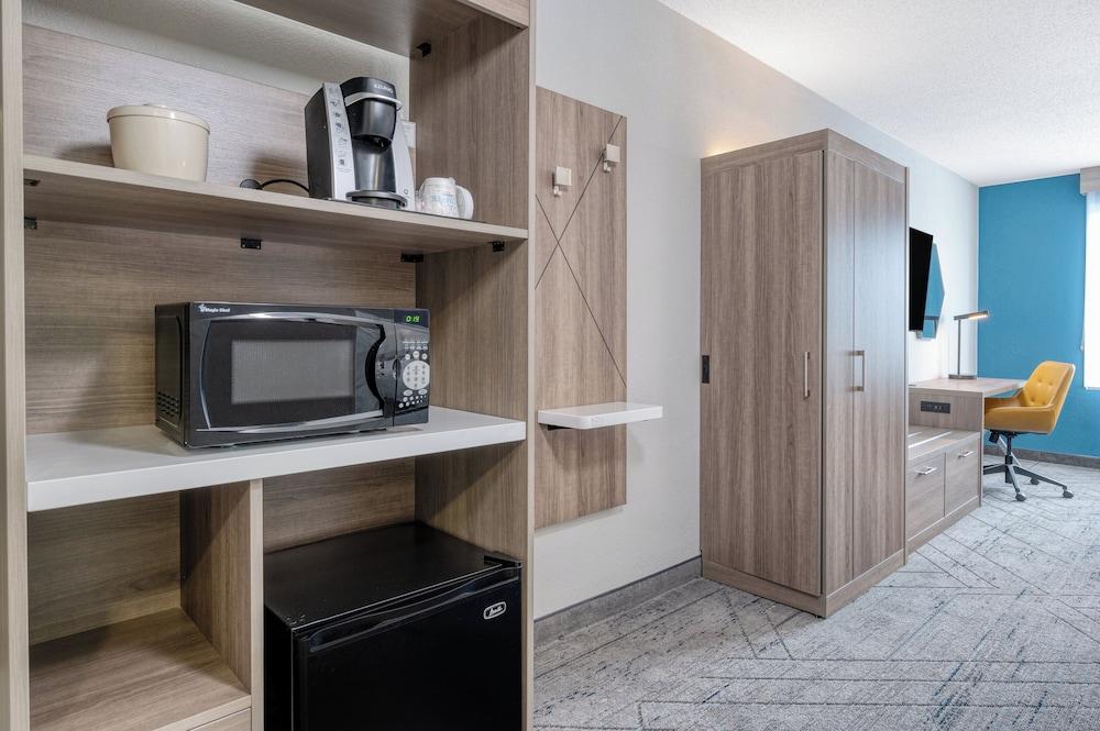 Holiday Inn Express & Suites Gahanna/Columbus Airport by IHG photo 9