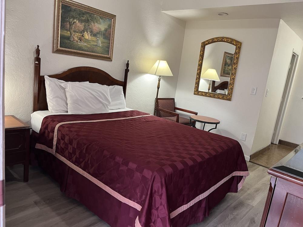 Economy Inn photo 10