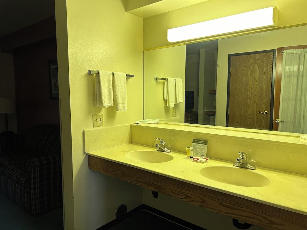 Northwoods Inn & Suites Blackduck photo 10