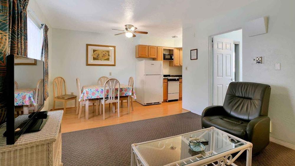 Carlton House Motel photo 9