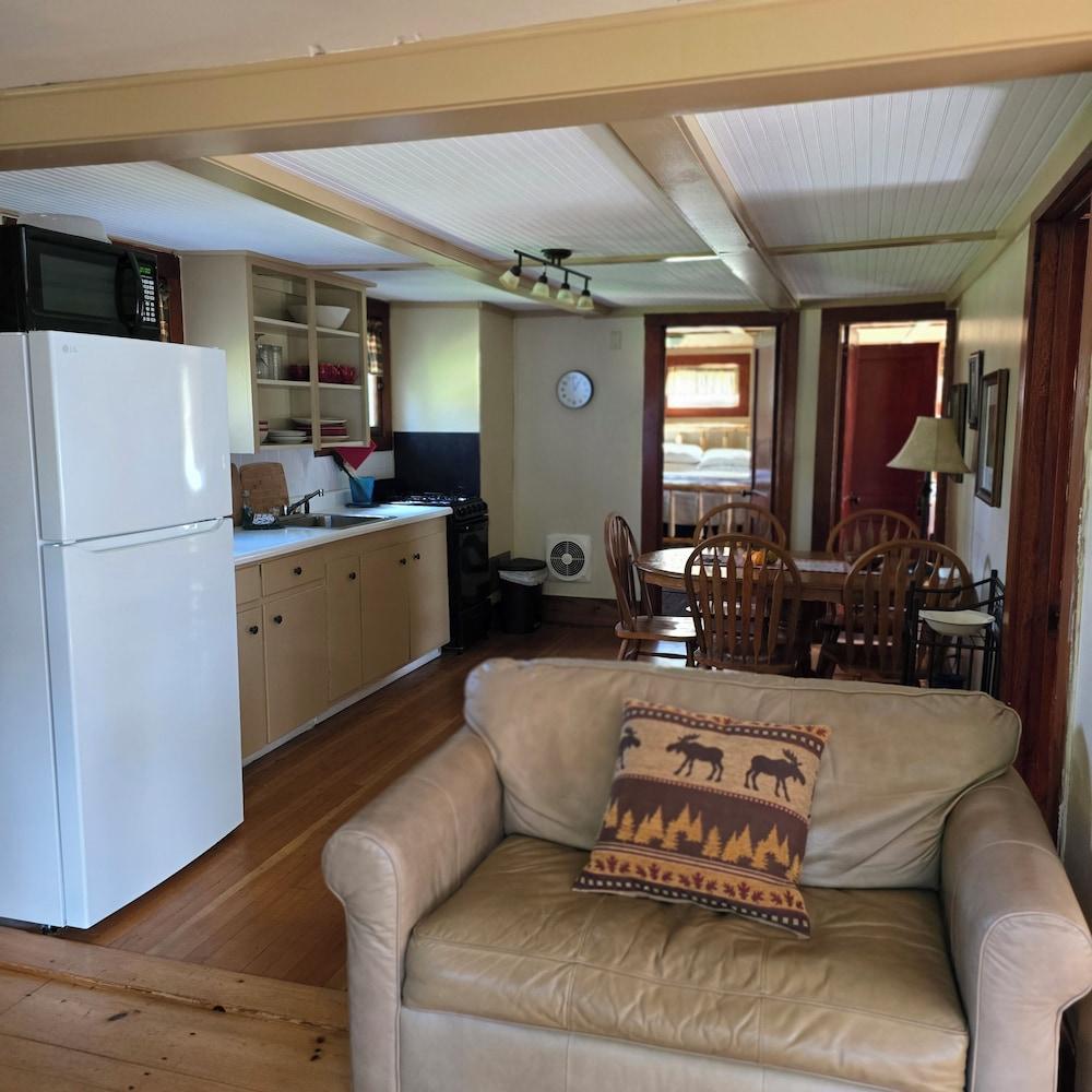 Paddler's Rest Lakeside Cabins and Hotel photo 11