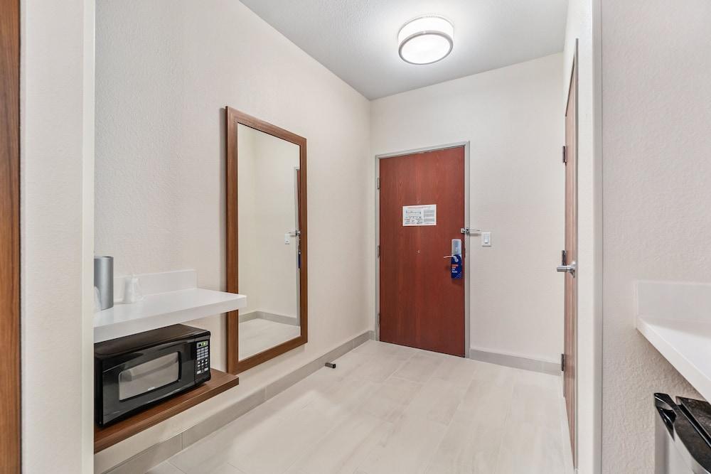 Holiday Inn Express Suites Van Buren-Ft Smith Area by IHG photo 68