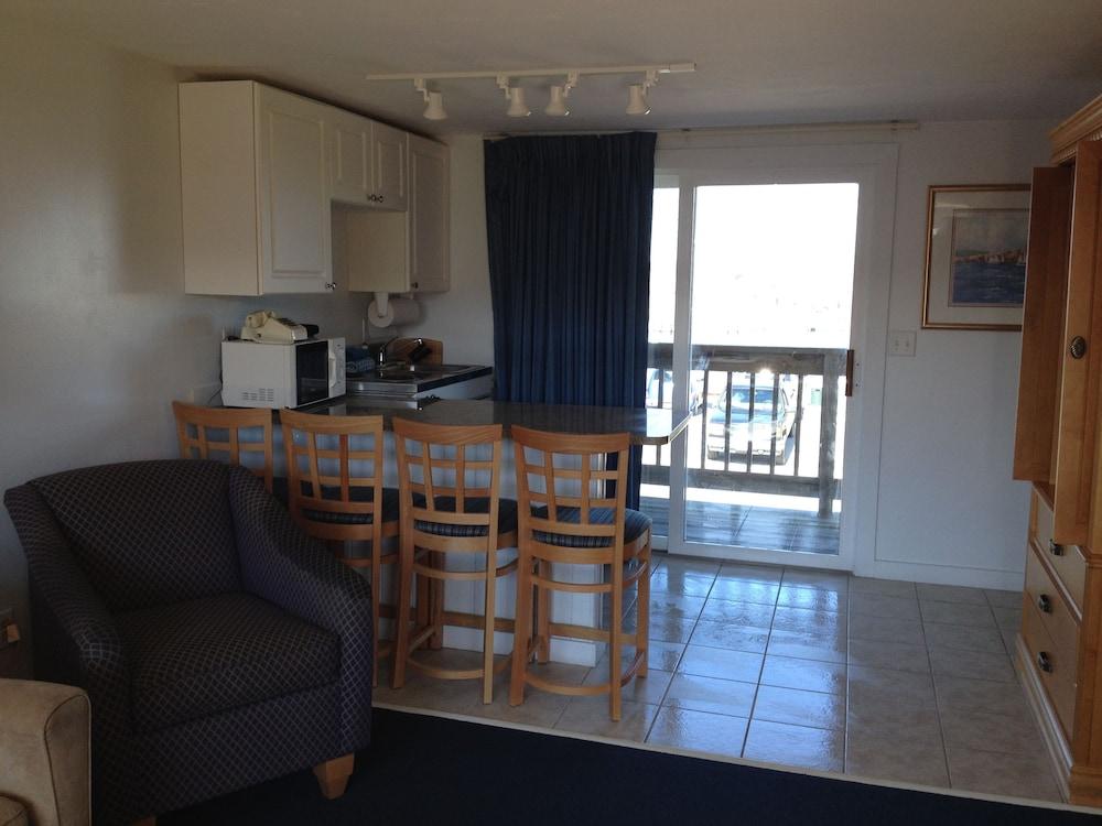 Mariner's Point Resort photo 11