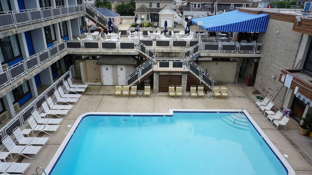 Windjammer Motor Inn photo 12