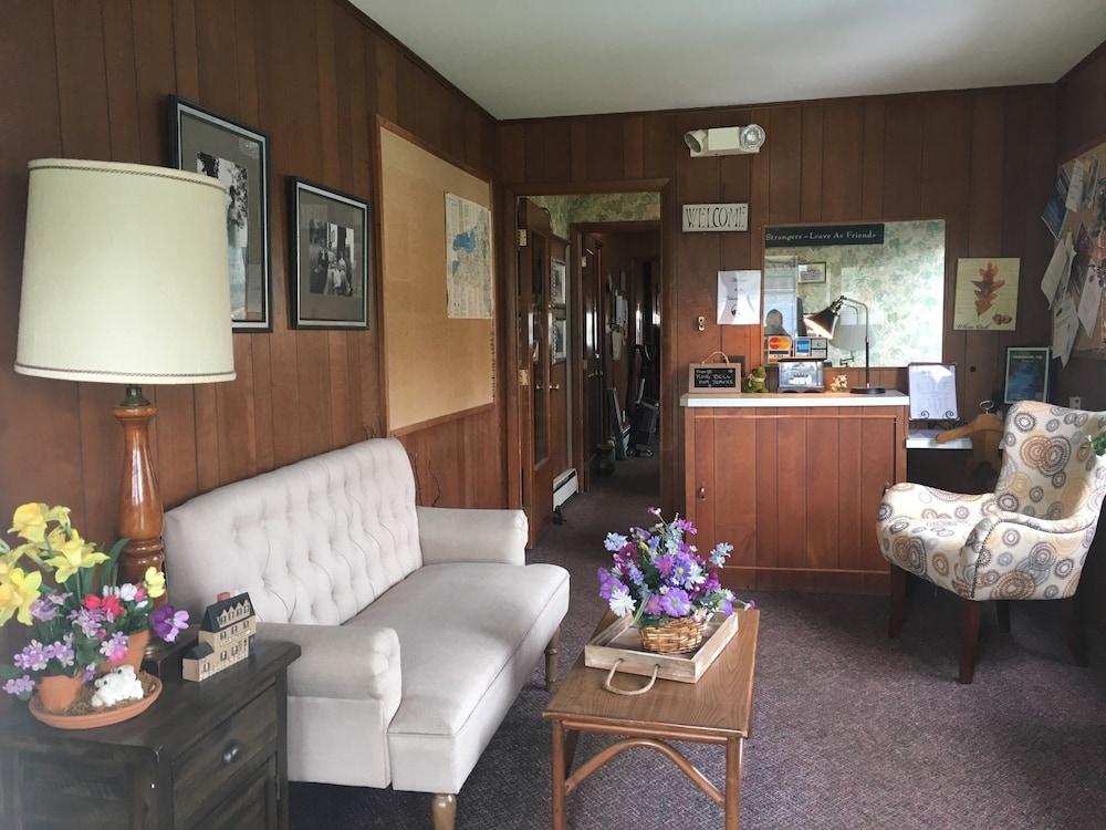The Colonial Motel photo 2