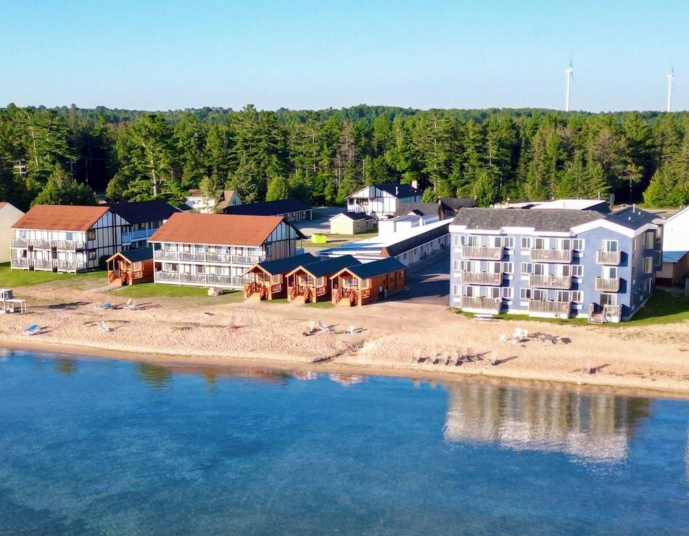 Waterfront Inn - Mackinaw City photo 1