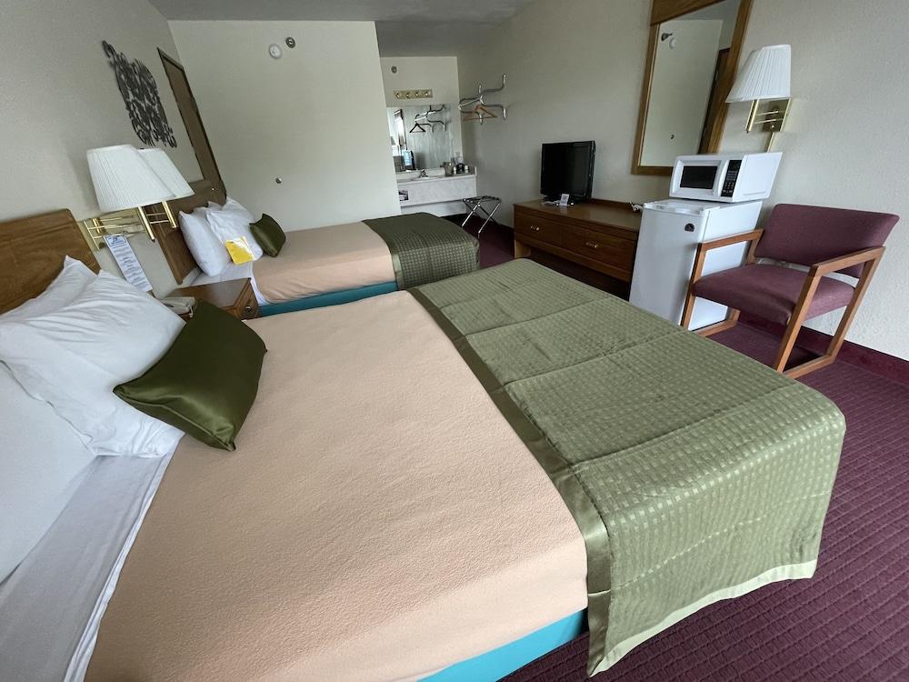 Ozark Valley Inn photo 17