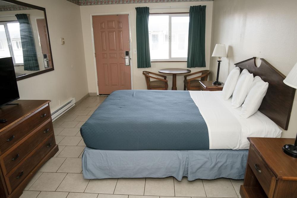 Pacific Inn photo 30