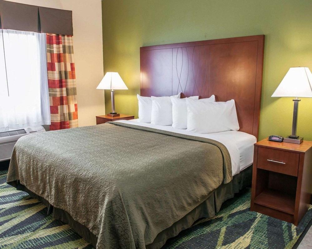 Quality Inn & Suites South Bend Airport photo 26