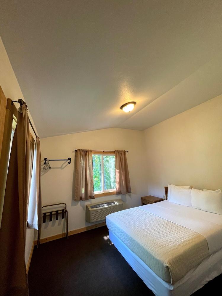 Hanging Horn Lakeside Resort photo 66