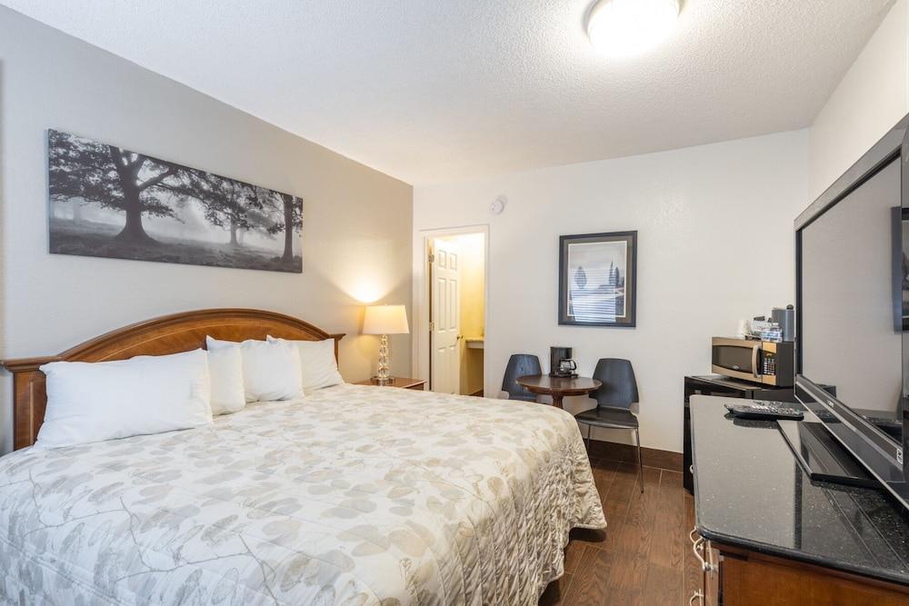 Vineyard Valley Inn photo 18