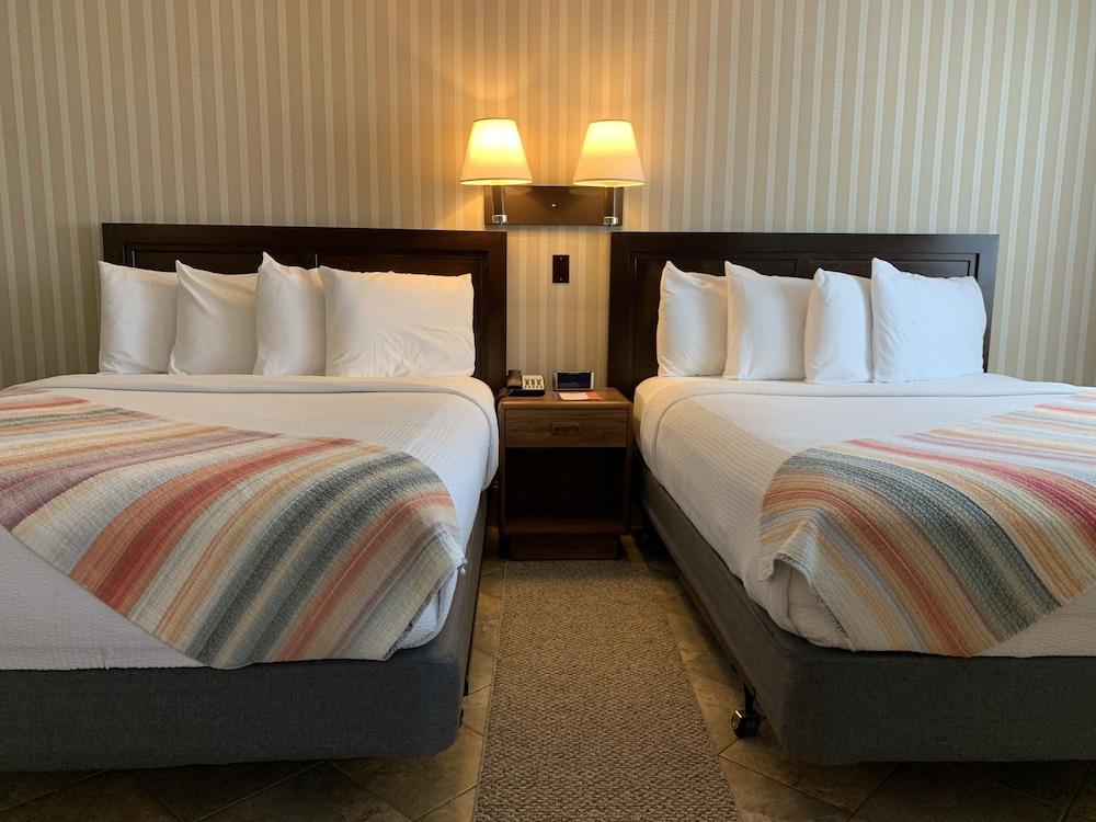 Coachman Inn & Suites photo 22