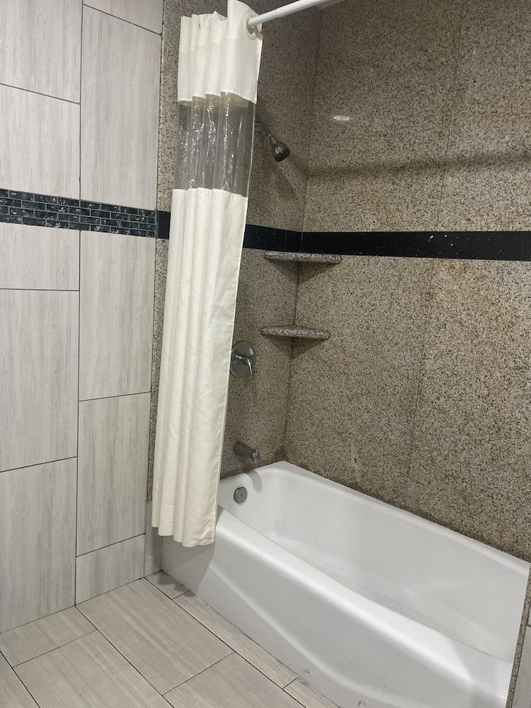 Economy Inn photo 28