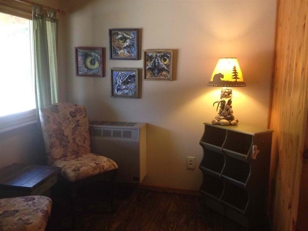 Hilltop Cabins and Motel photo 25