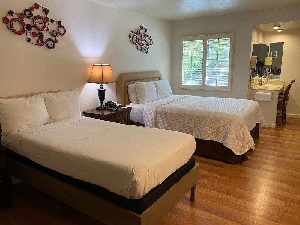 Carmel Resort Inn photo 72