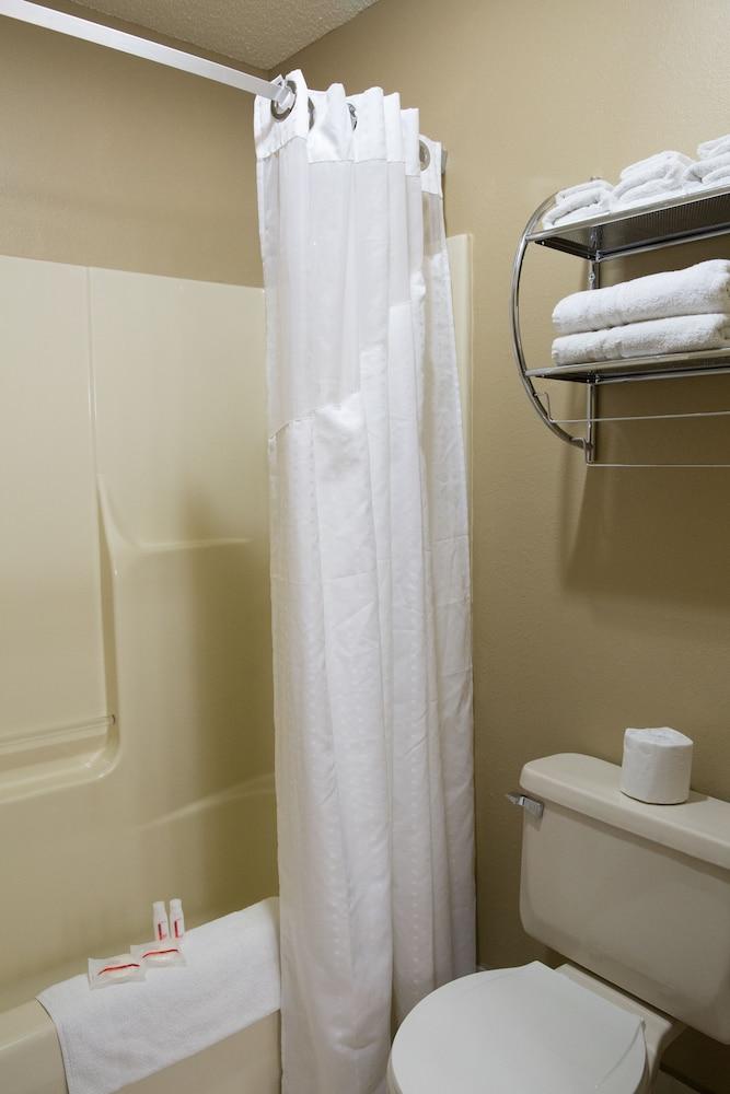 Econo Lodge Canton North photo 9