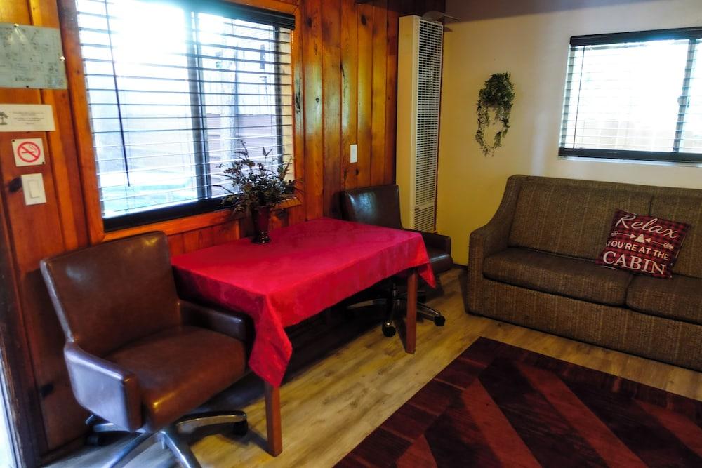 Sleepy Hollow Cabins and Hotel photo 31