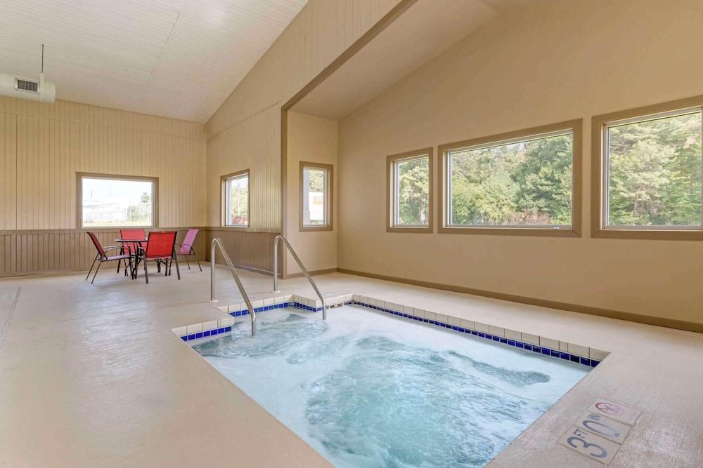 Sleep Inn & Suites Wisconsin Dells - Lake Delton photo 26