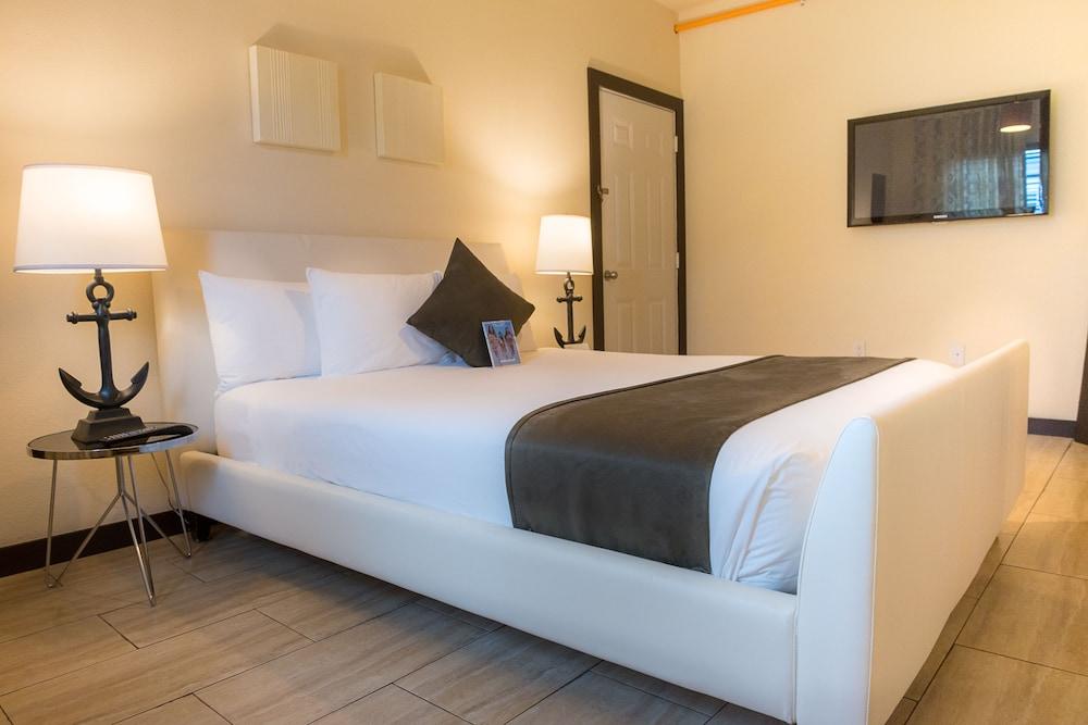 Tradewinds Apartment Hotel photo 4