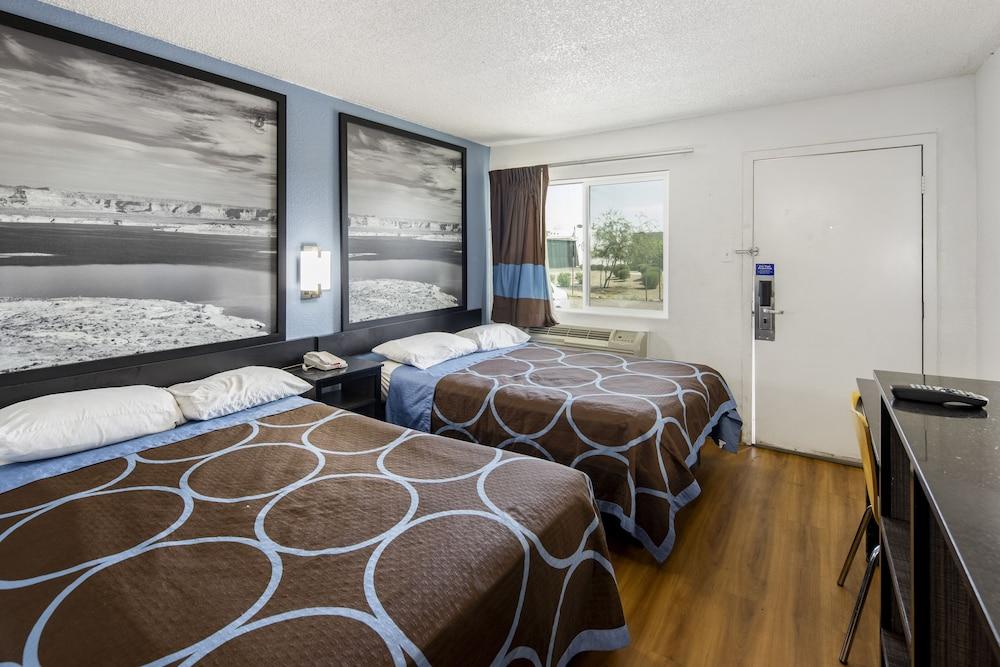 Super 8 by Wyndham Phoenix West photo 10