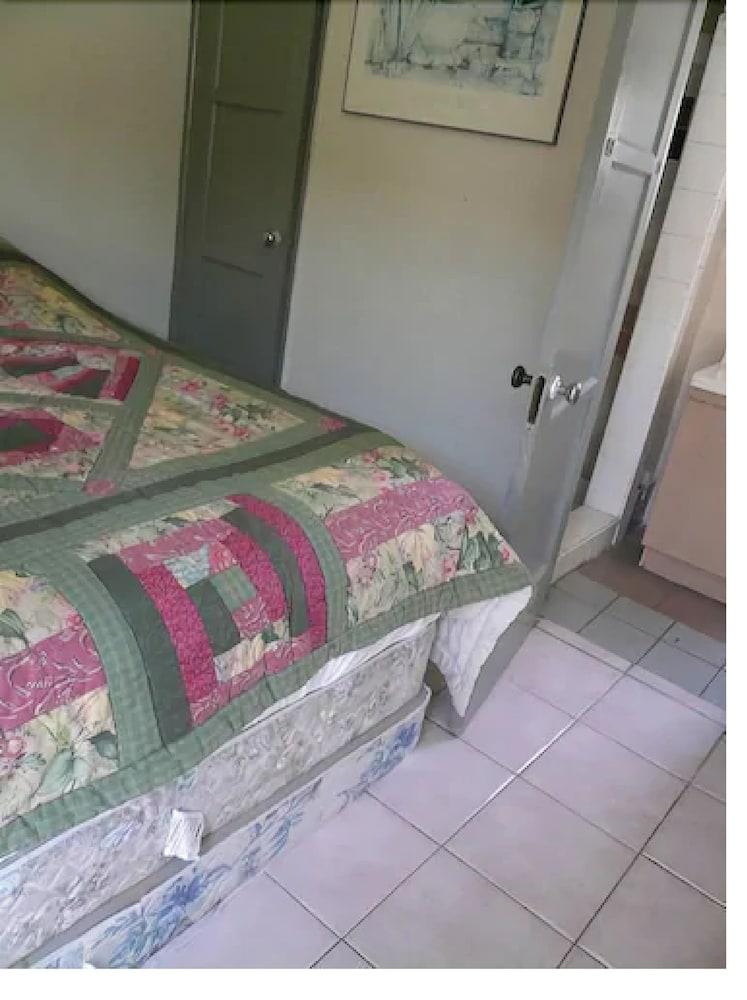 Pavilions Motel photo 24