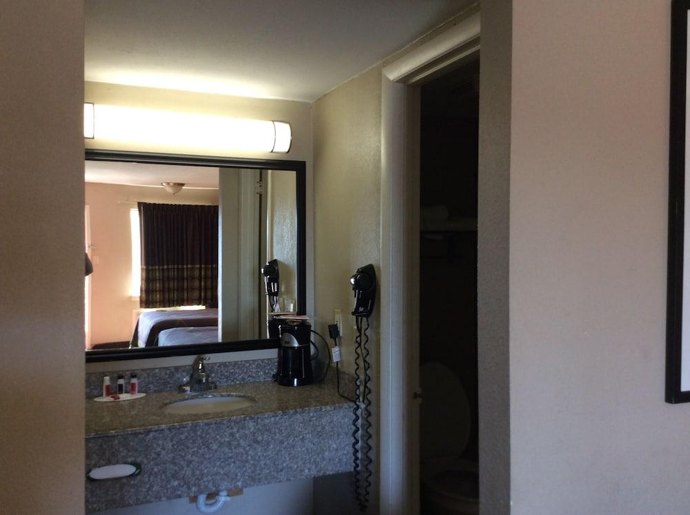 Super 8 by Wyndham Chattanooga/East Ridge photo 49