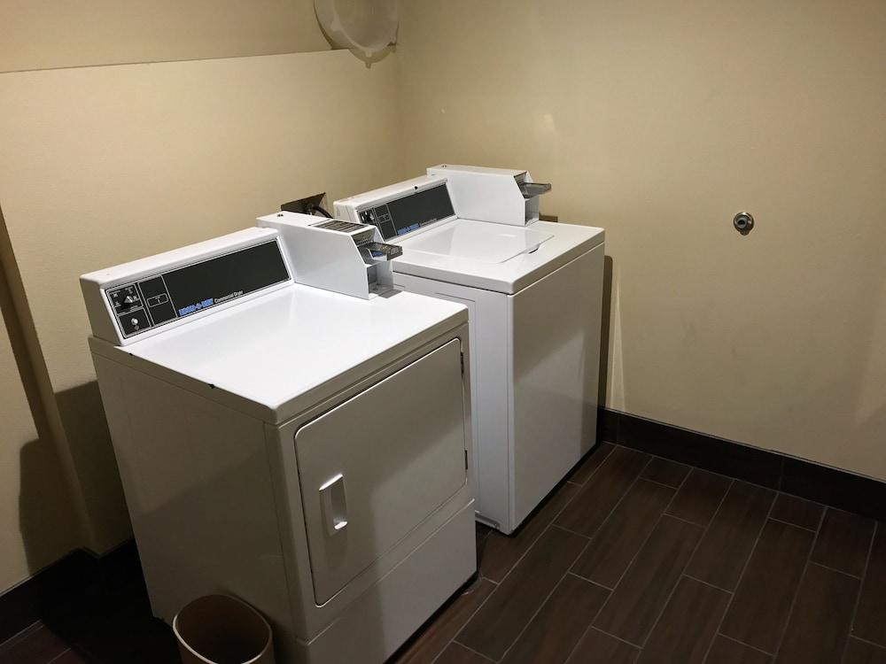 Comfort Suites Dodge City photo 32