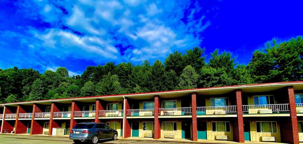 Sutton Lane Motel photo 9