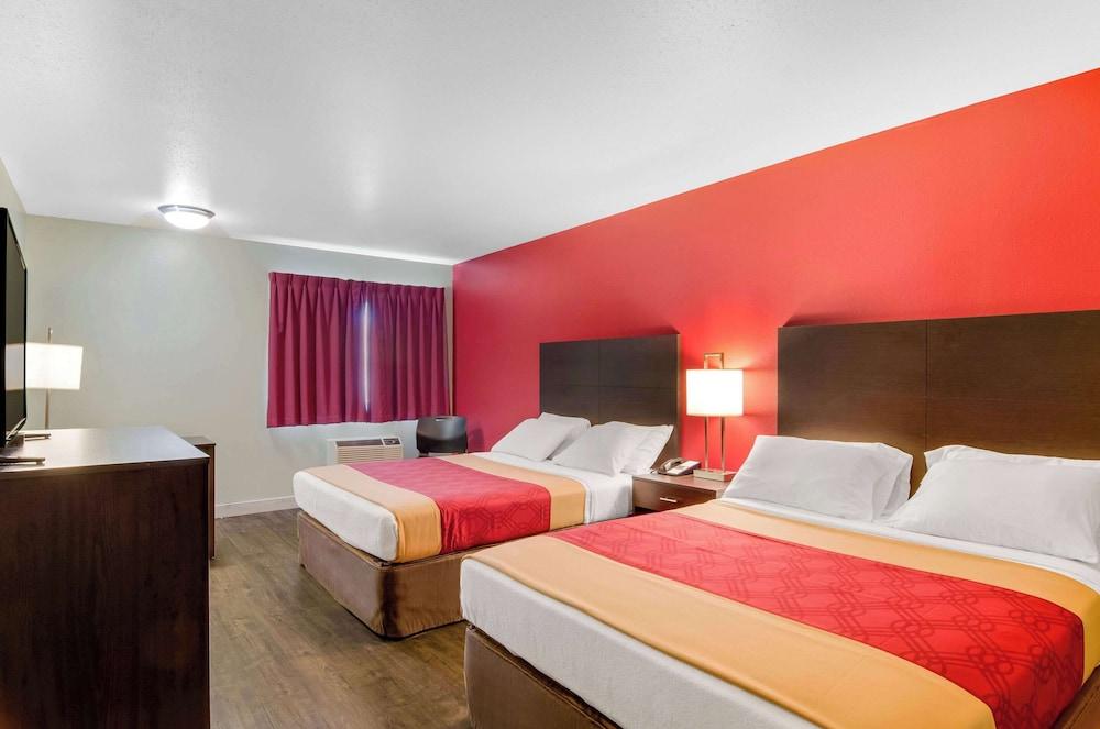 Econo Lodge photo 16
