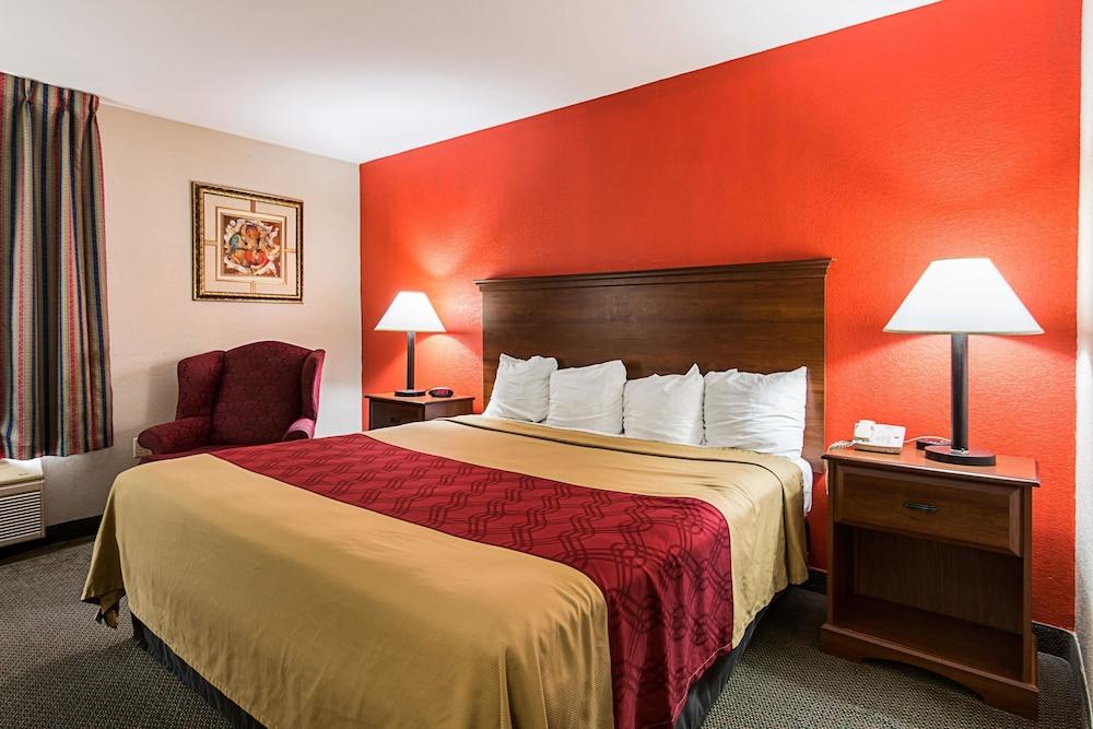 Econo Lodge Andrews Air Force Base photo 10