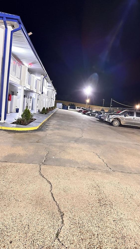 Dreamland Inn and Suites photo 6