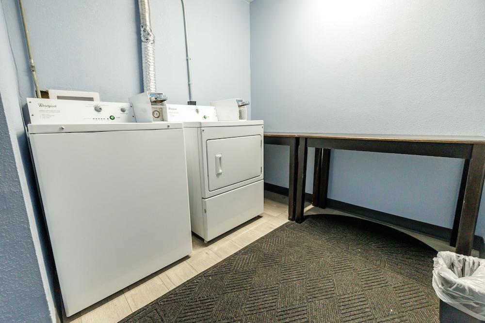 New Victorian Inn & Suites photo 21