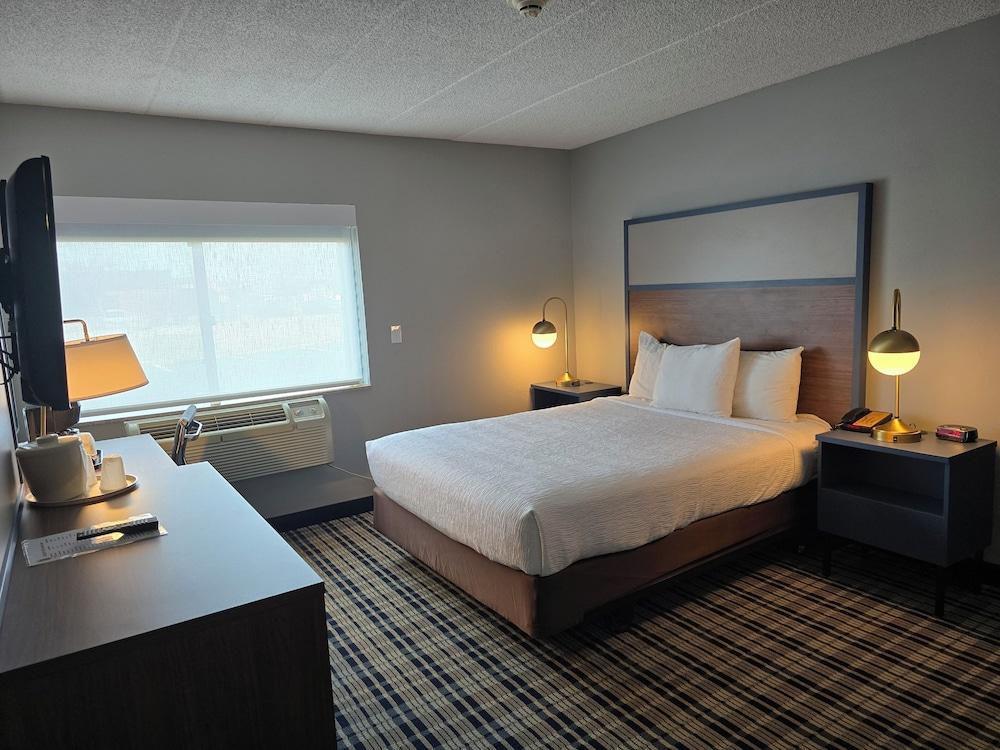 AmericInn by Wyndham Beloit photo 7