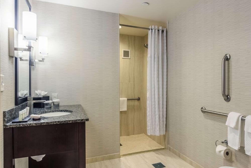 Embassy Suites Newark Airport photo 46