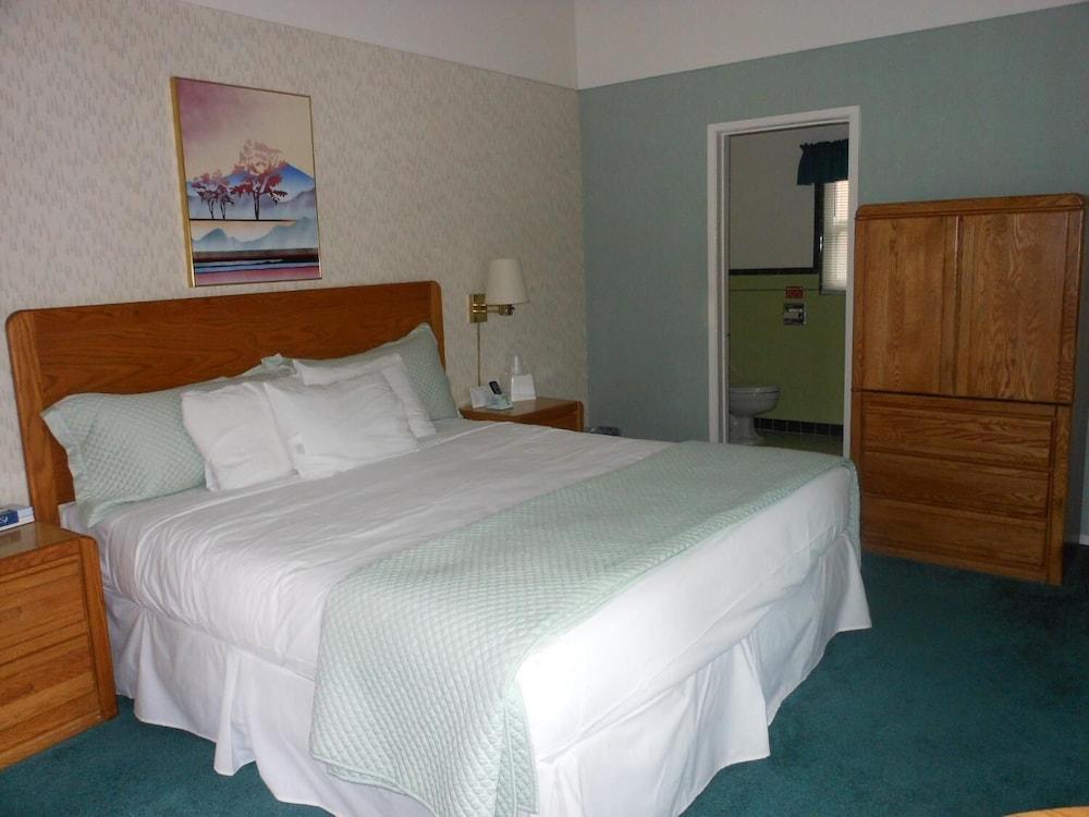 Bridge Bay Lodge at Shasta Lake photo 20
