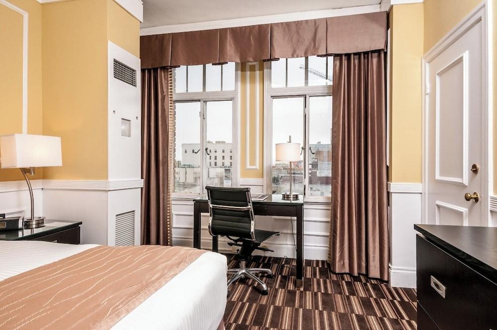 The Pickwick Hotel photo 2