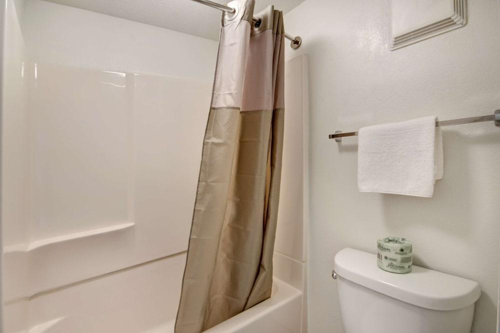 Motel 6 Dallas, TX - Forest Lane photo 16